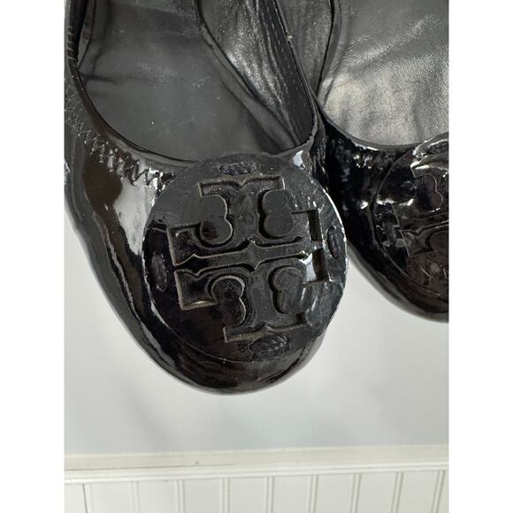 Tory Burch Reva Ballet Patent Black Flats with Elastic Back and Large Logo Sz 8 - Picture 2 of 7
